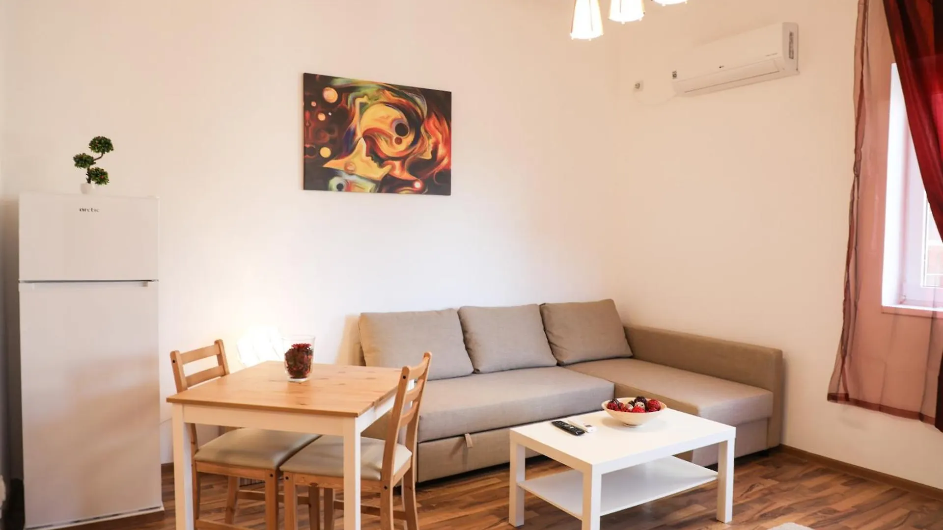 Ultracentral Apartament With Balcony - Old Town Bucarest