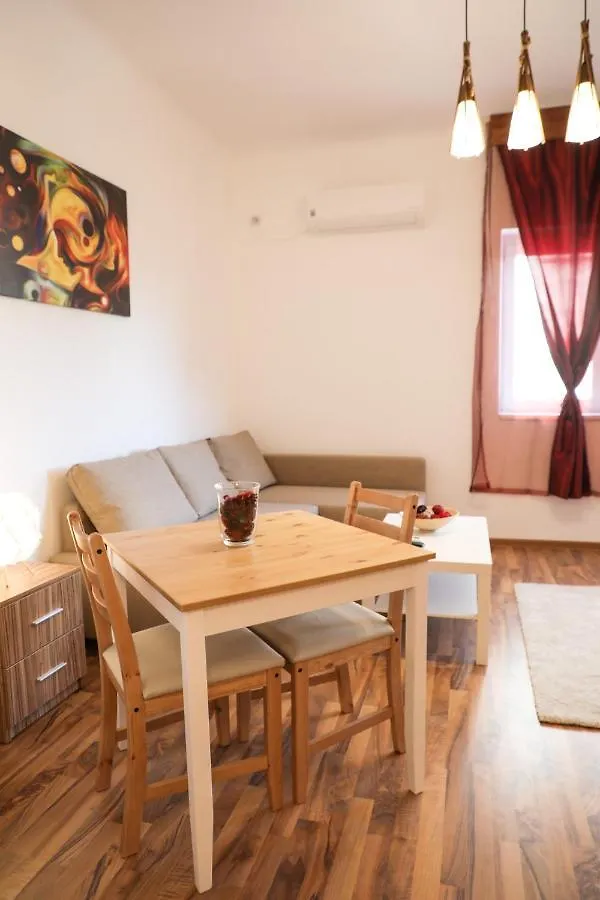 Ultracentral Apartament With Balcony - Old Town Bucarest Apartamento